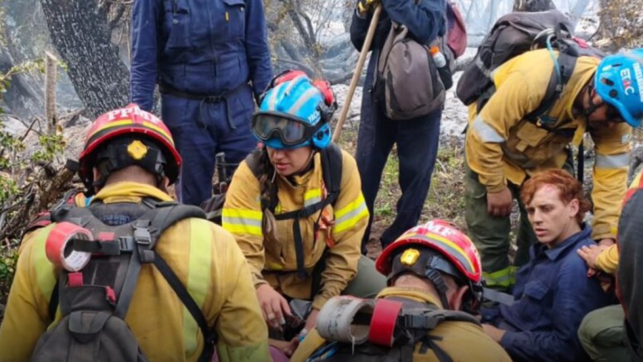 Héroes cordobeses en la cordillera: Rescataron a dos personas heridas durante el combate del fuego en Chubut