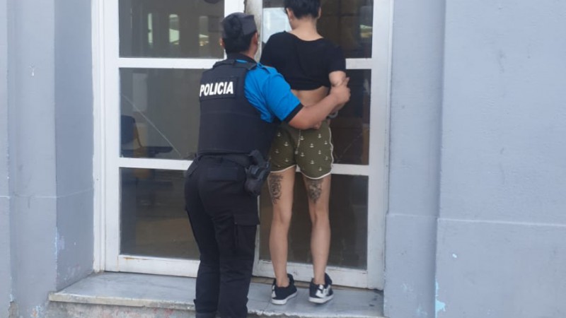 Una joven fue demorada por disturbios y agresiones a la policía