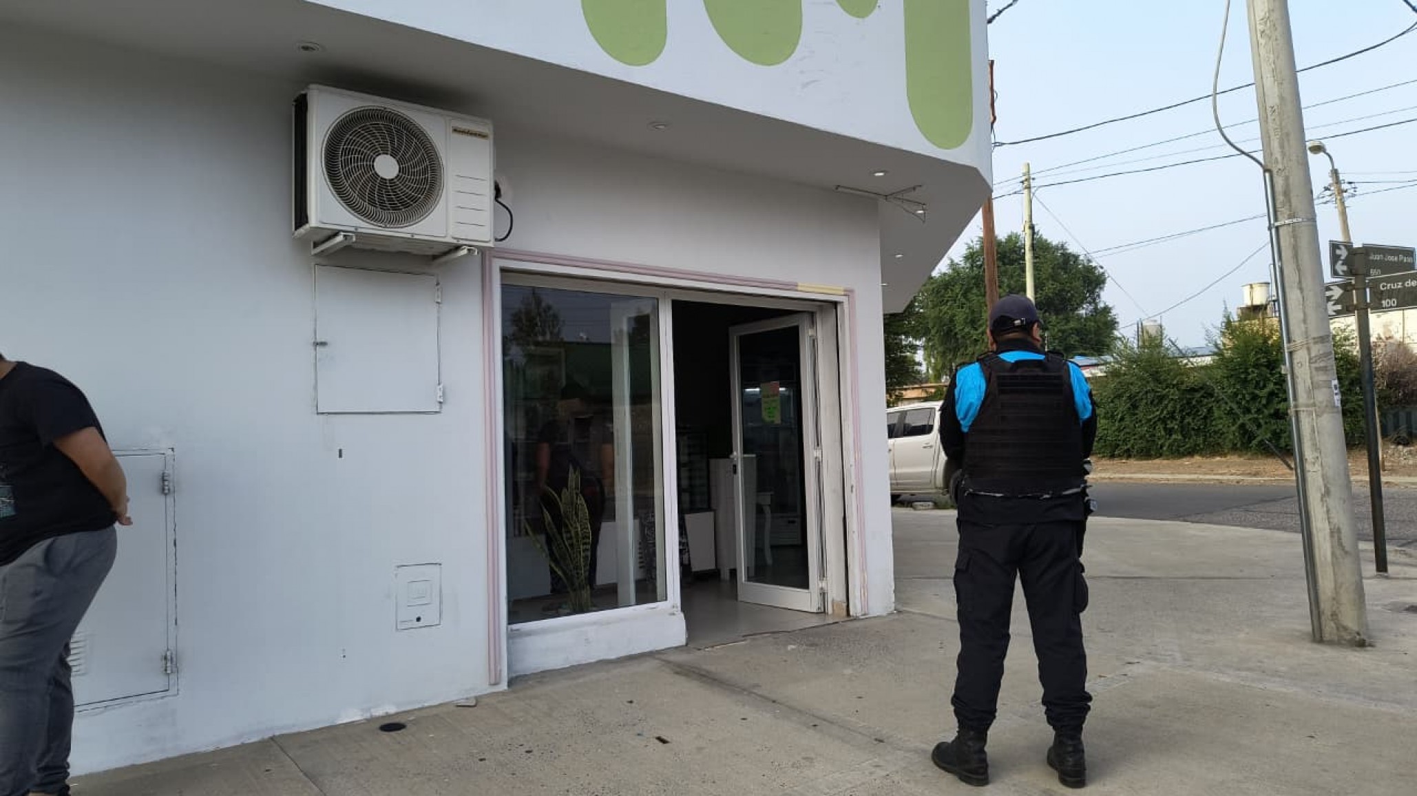 Intento de robo en una panadería: el ladrón fue detenido en el interior del local