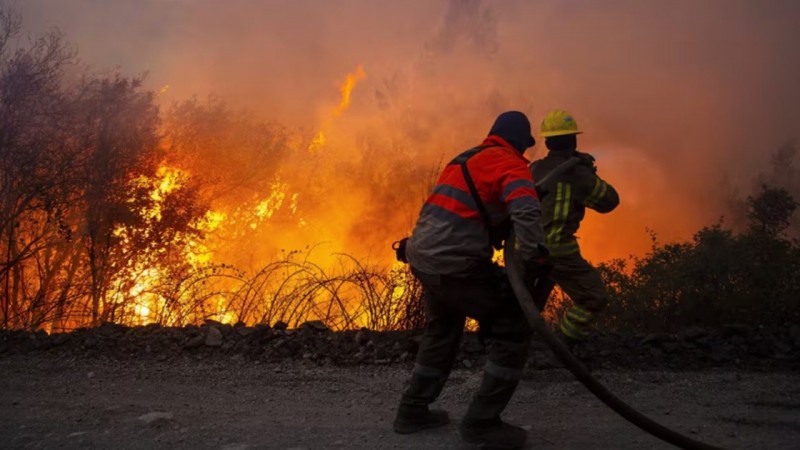 Incendios en Los Alerces: más de 15 mil hectáreas afectadas y 247 personas trabajan en el operativo
