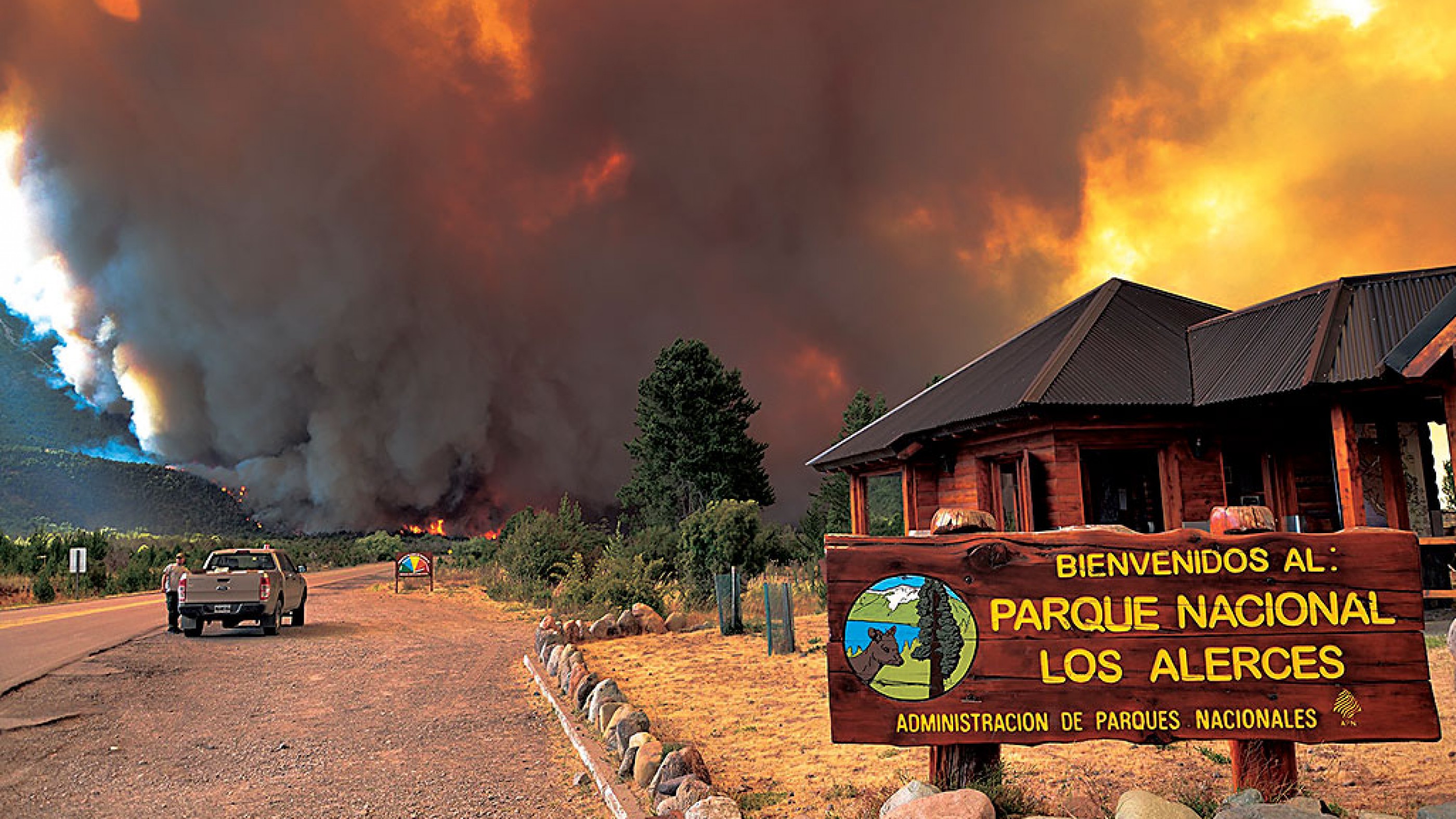 Continúa el combate del incendio en el Parque Nacional Los Alerces con más de 220 personas desplegadas