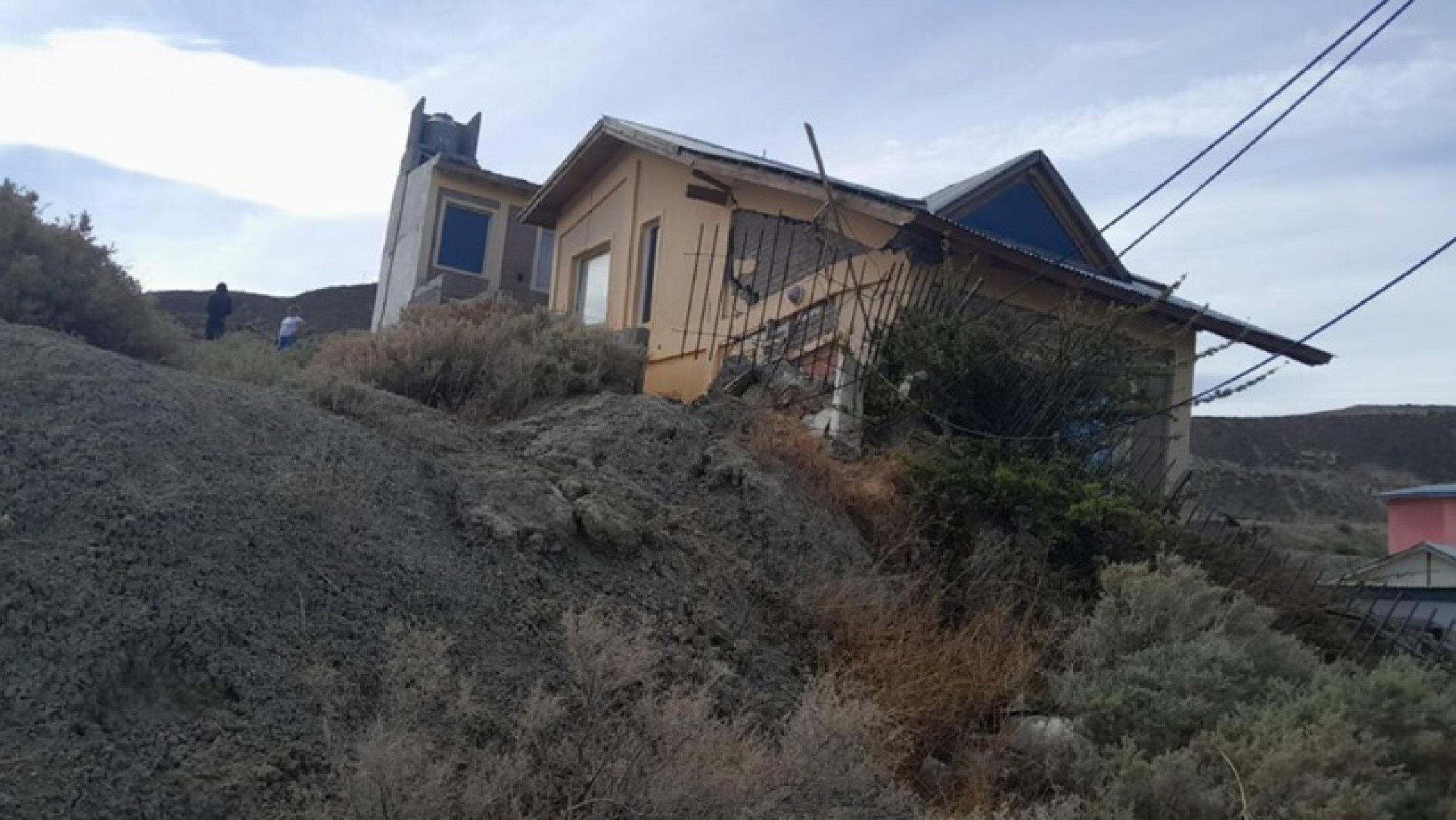 Cerro Hermitte: Abril pidió herramientas reales para los vecinos mientras avanzan los estudios