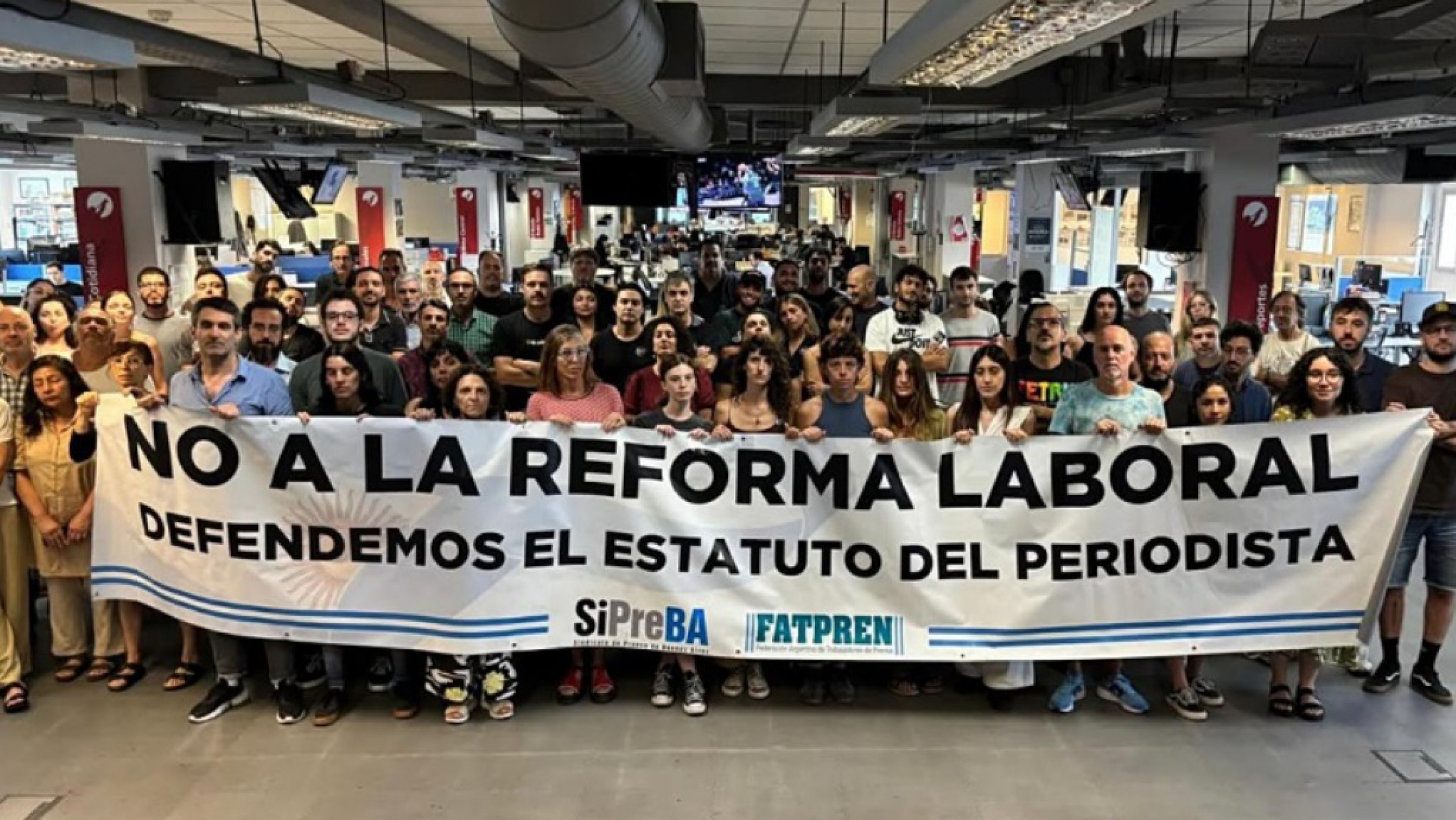 Periodistas se movilizan contra la reforma laboral: "Eliminar el estatuto es lastimar el derecho a la información"