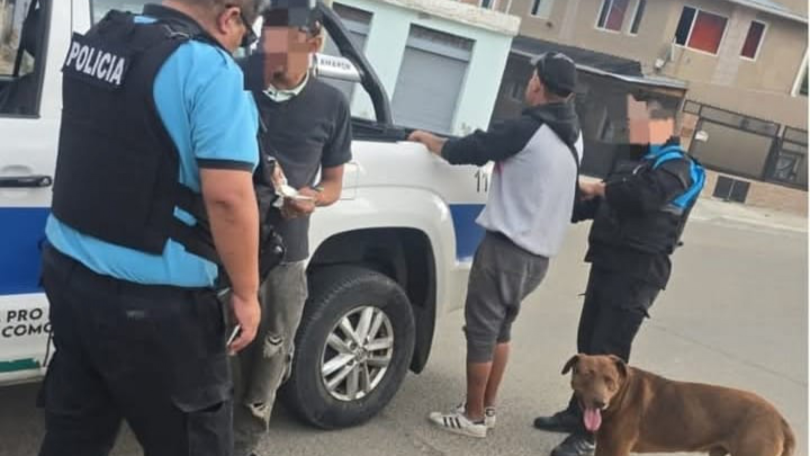 Robó en una carnicería, intentó escapar por las escaleras y terminó detenido con el dinero encima