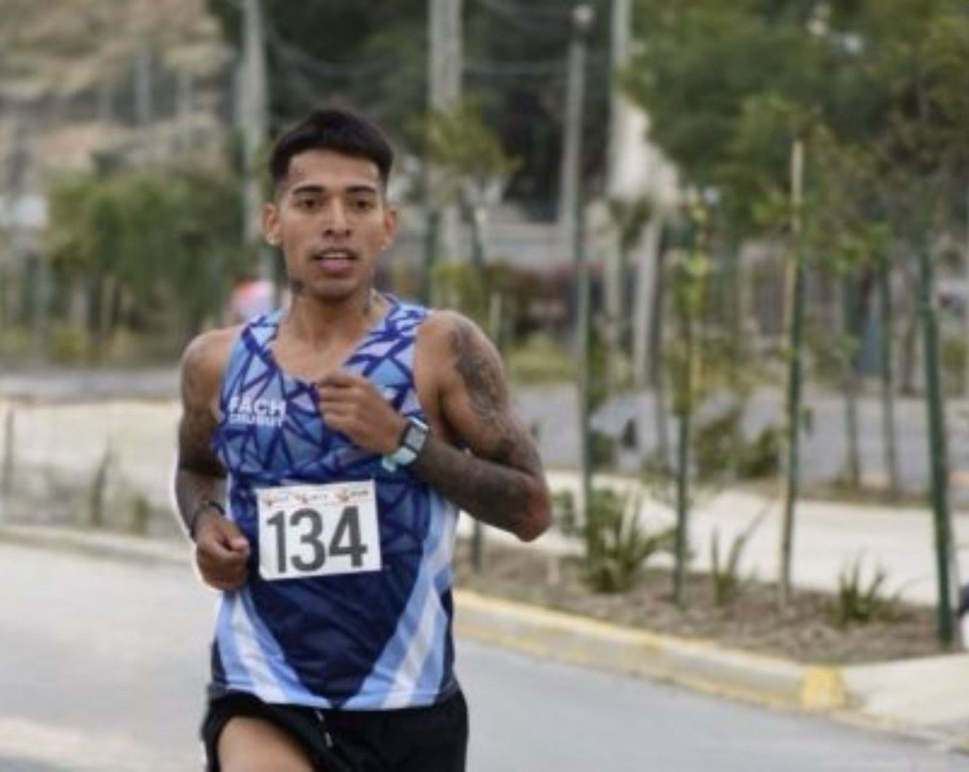 Un atleta comodorense fue diagnosticado con leucemia y pide ayuda para el tratamiento de alta complejidad