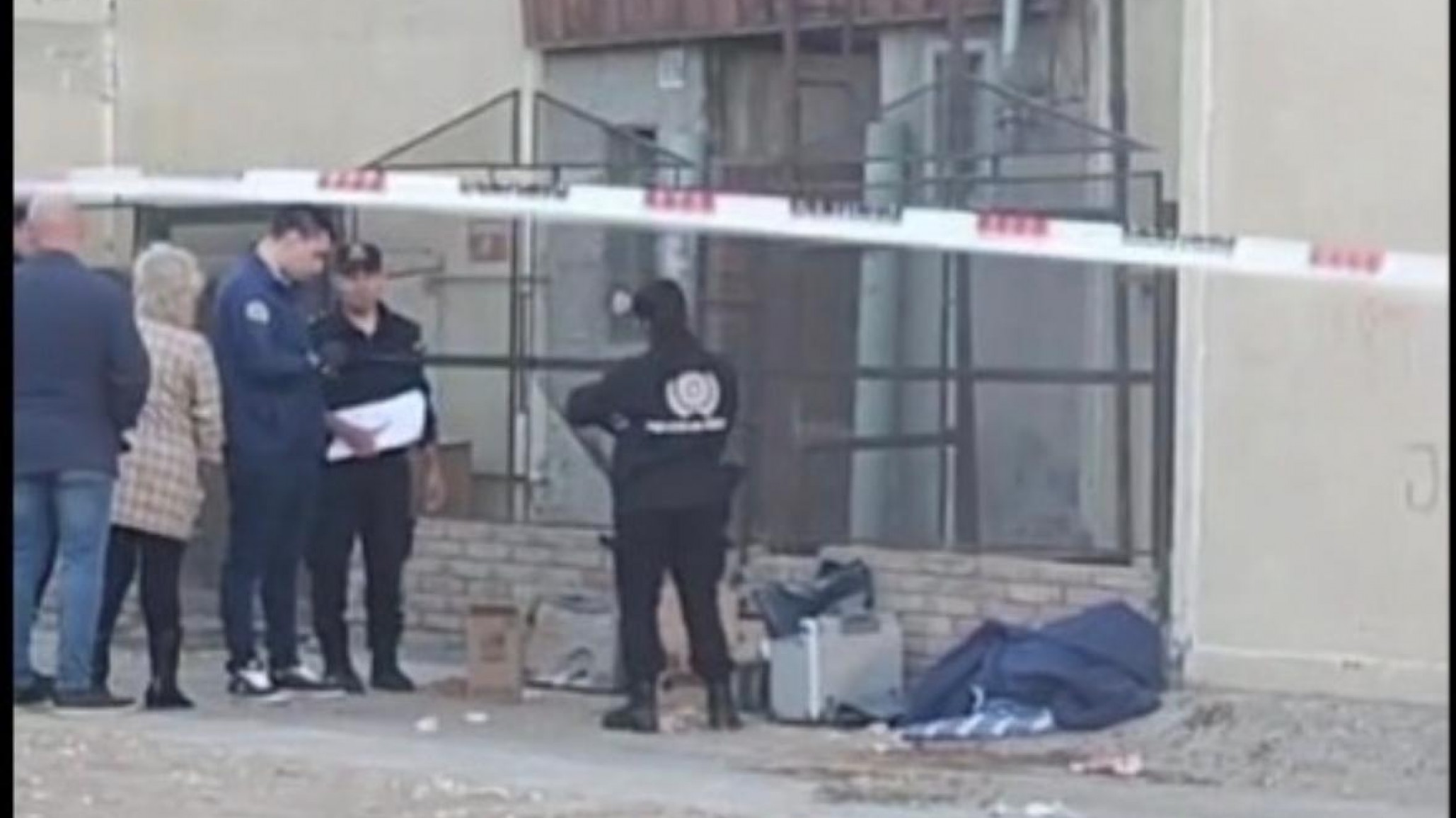 Asesinato en las 1008 Viviendas: hallaron a un hombre muerto en el sector 3 y trabaja la Policía Científica