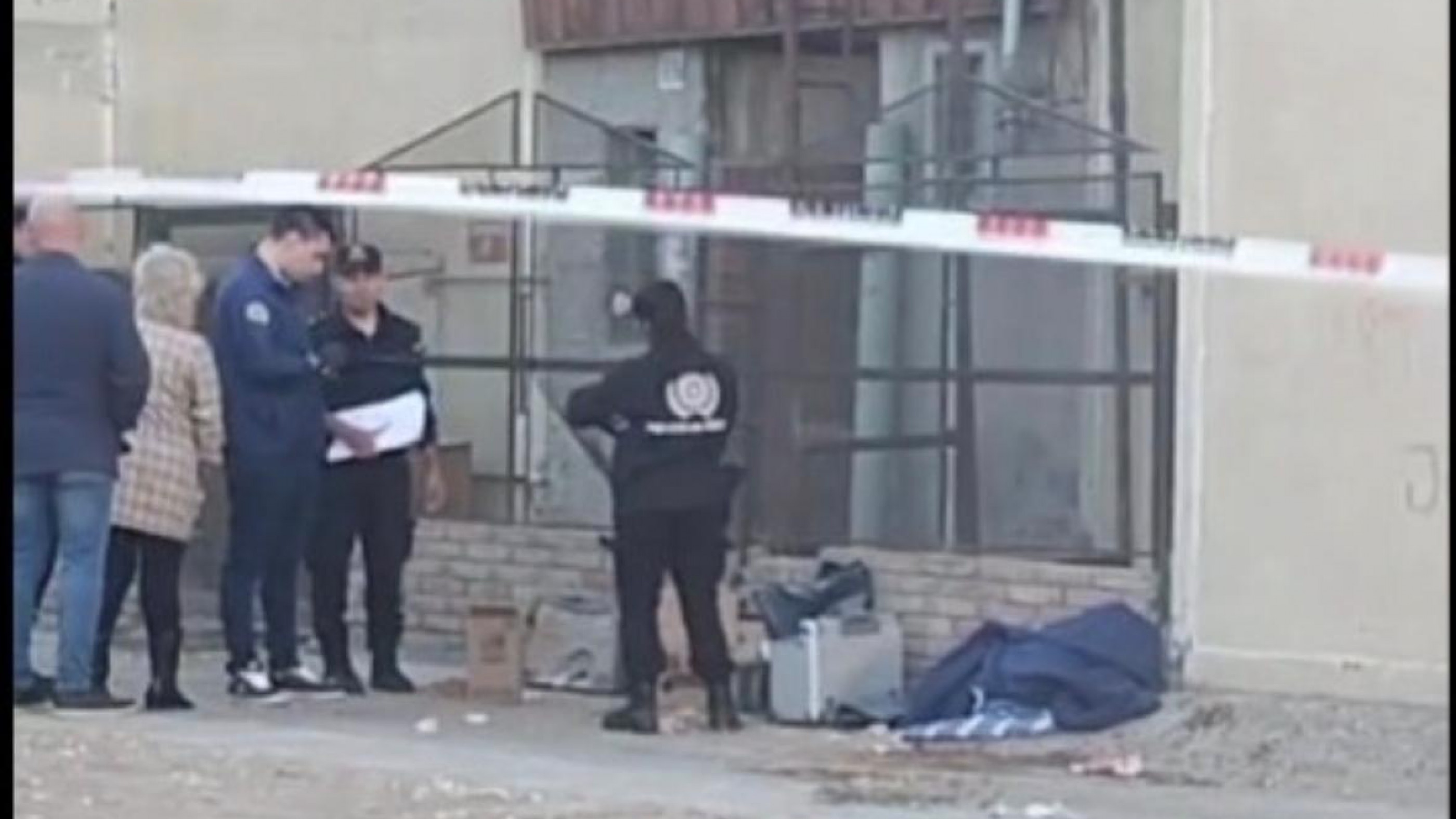 Asesinato en las 1008 Viviendas: hallaron a un hombre muerto en el sector 3 y trabaja la Policía Científica