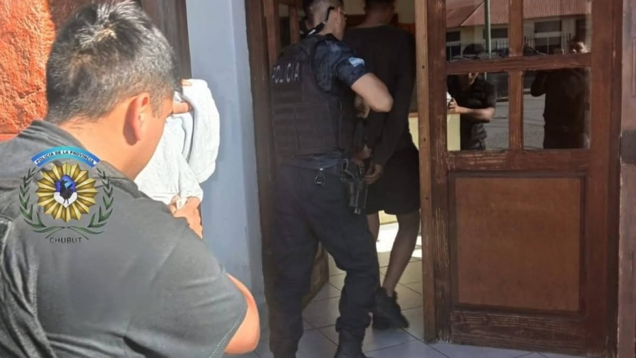 Chubut: Asaltaron una YPF, escaparon y volcaron