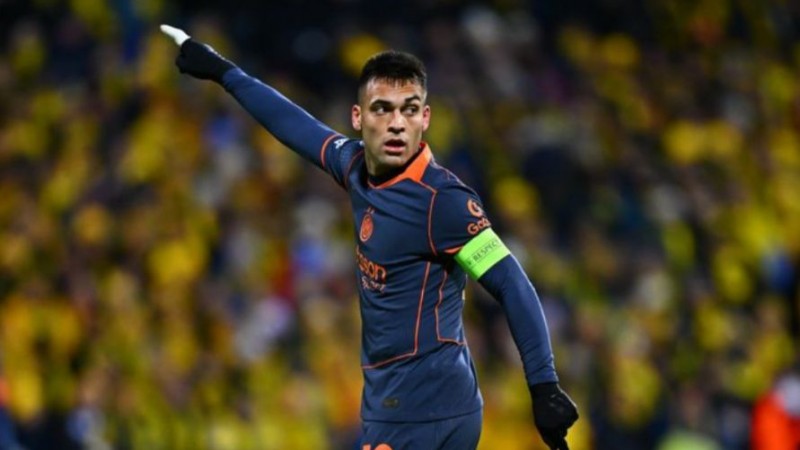 Lautaro Martínez dejó la cancha con molestias y preocupa al Inter y a la Selección