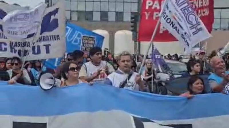 Movilización contra la reforma laboral: "Los que voten serán traidores de los trabajadores y jubilados"