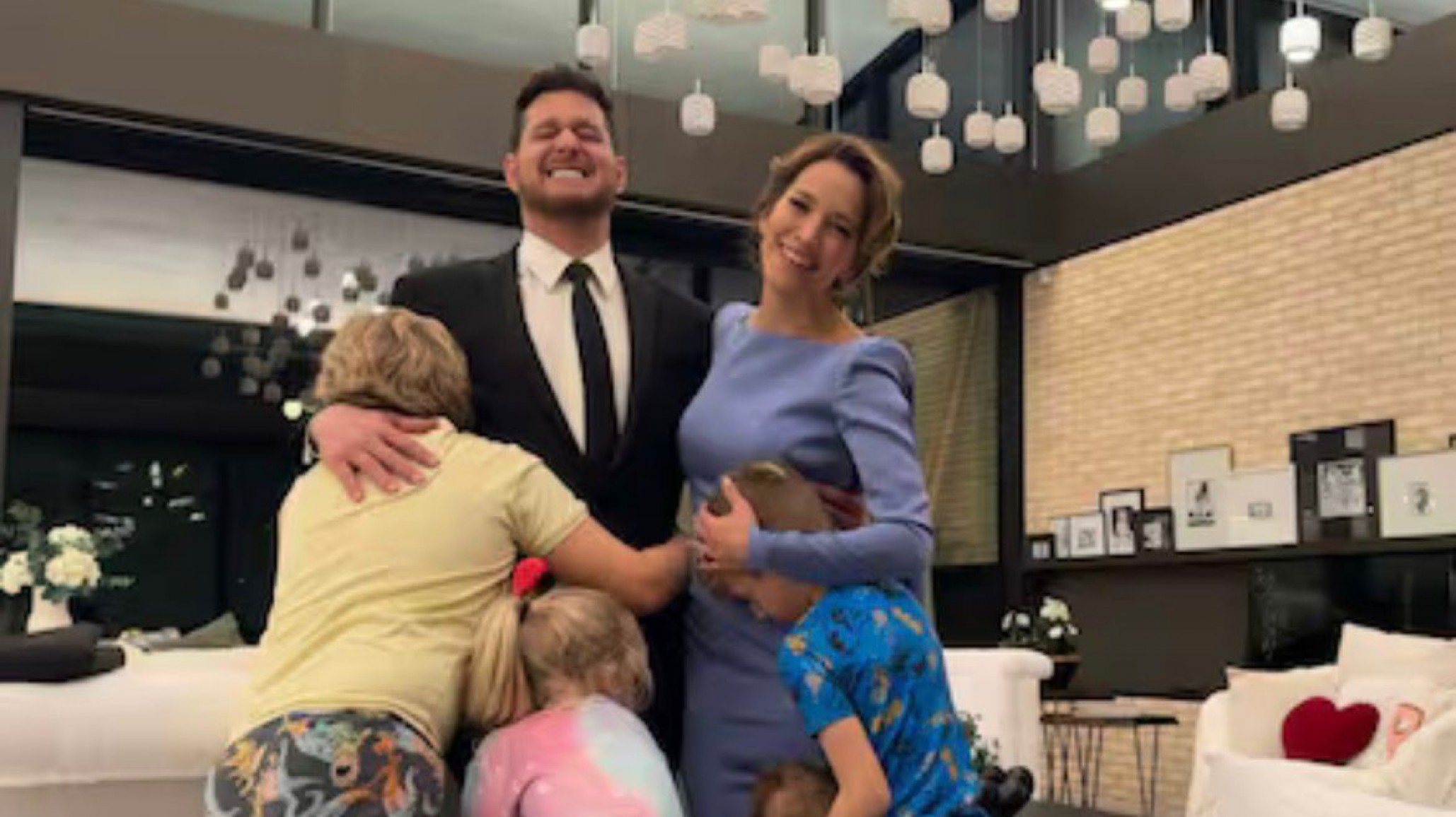 Así viven Luisana Lopilato y Michael Bublé en Canadá: una mansión con pista de hockey y pileta climatizada