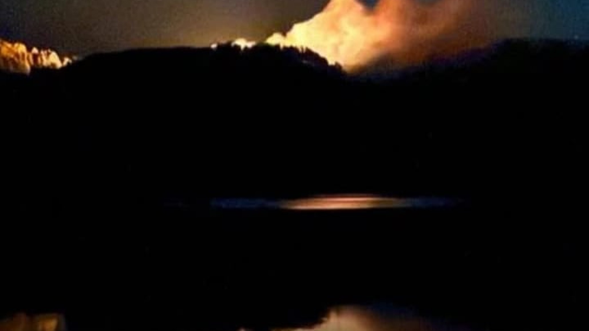 Foco de incendio en el sur de Los Alerces: investigan el origen y se suman medios aéreos al operativo