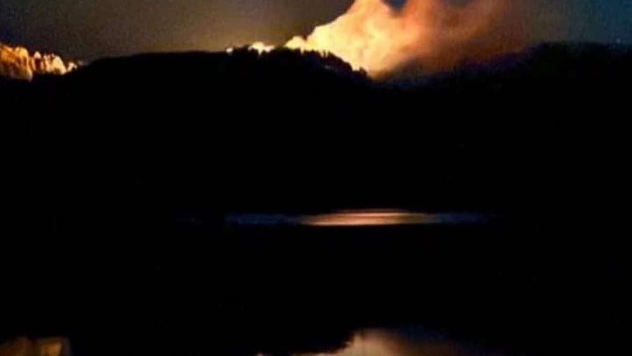 Foco de incendio en el sur de Los Alerces: investigan el origen y se suman medios aéreos al operativo