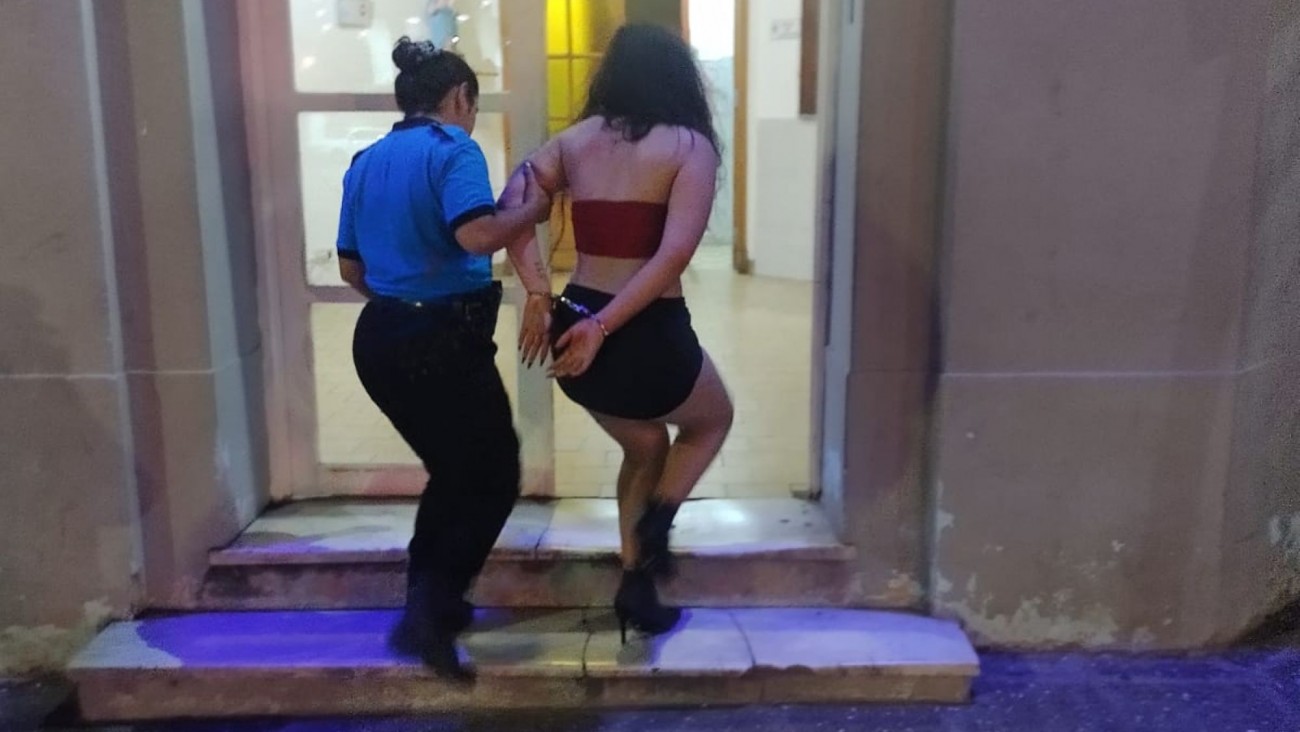 Comodoro: detienen a una joven por robo y agresión en un boliche del centro