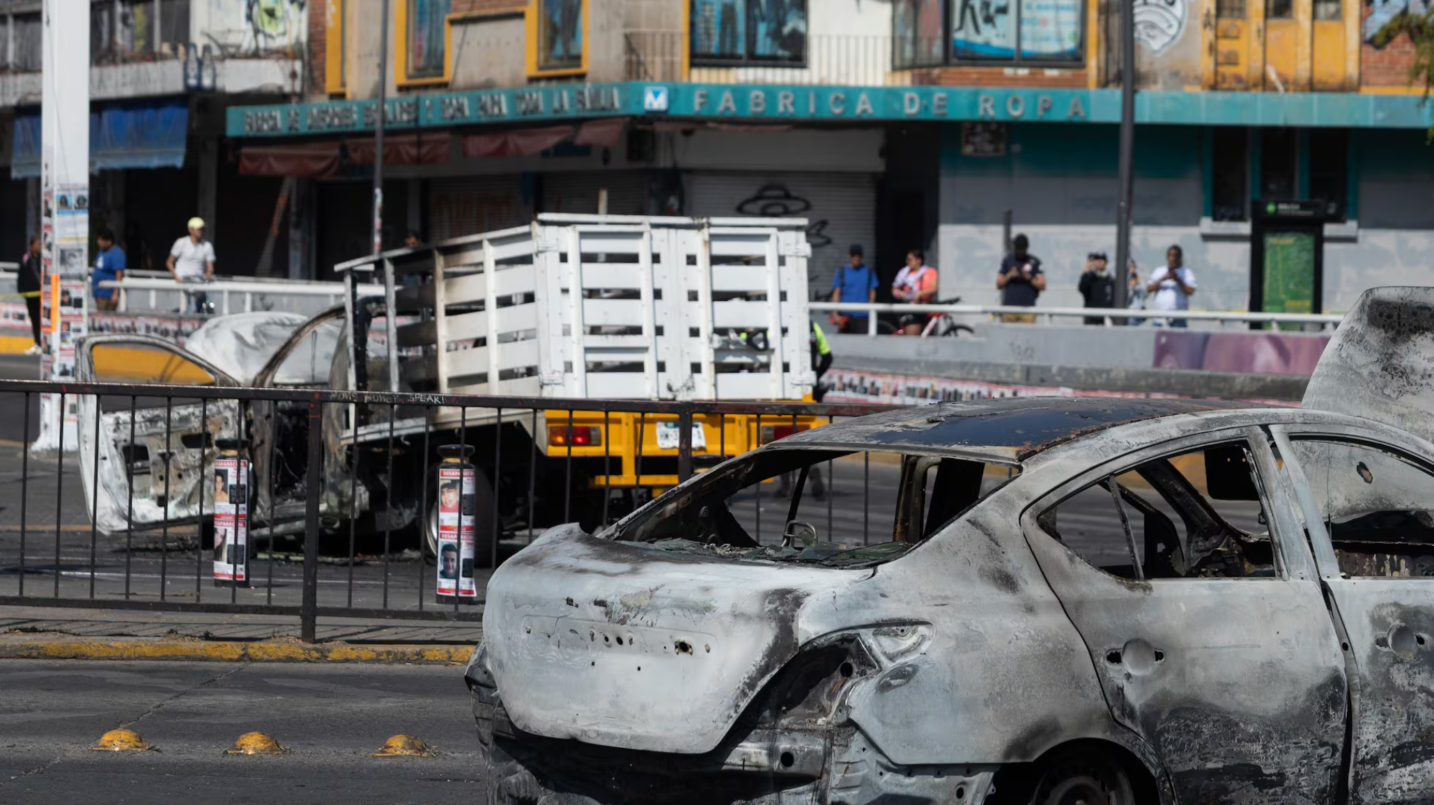 México en alerta tras la muerte de "El Mencho": bloqueos, quema de vehículos y cierre de aeropuertos
