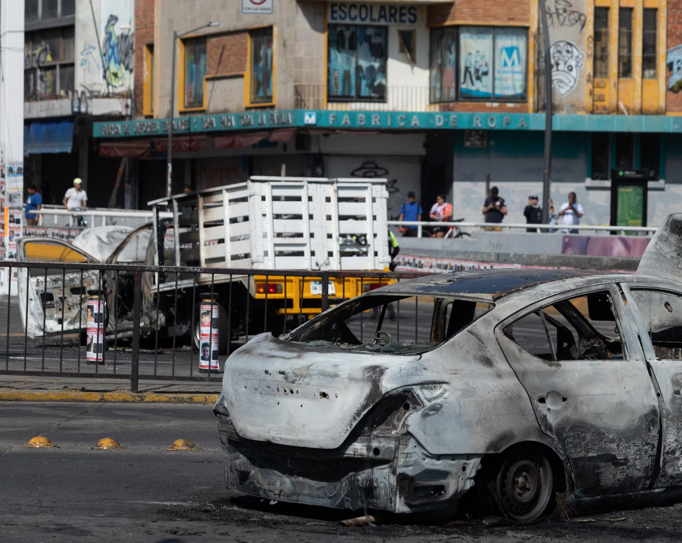 México en alerta tras la muerte de "El Mencho": bloqueos, quema de vehículos y cierre de aeropuertos