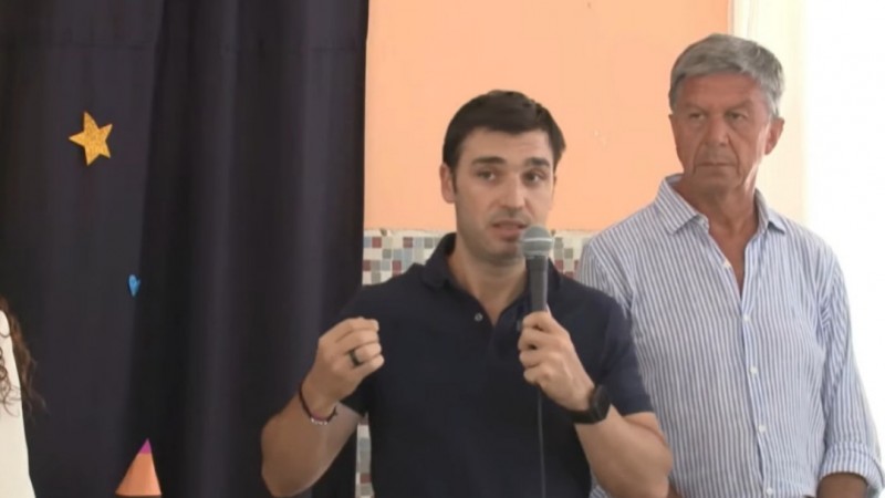 Una vez más, el gobernador no estuvo en el aniversario de Comodoro: inauguró el ciclo lectivo en Camarones