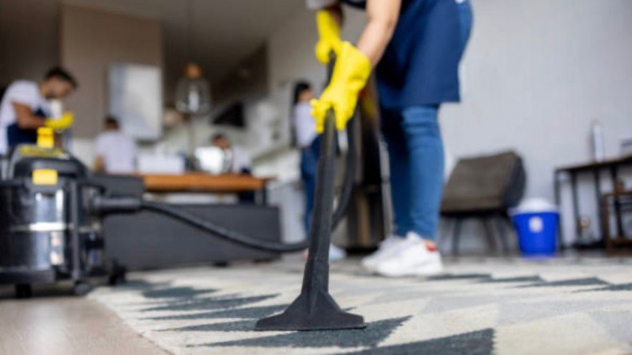 Empleadas domésticas acordaron un 3% de aumento en dos tramos y suman un bono