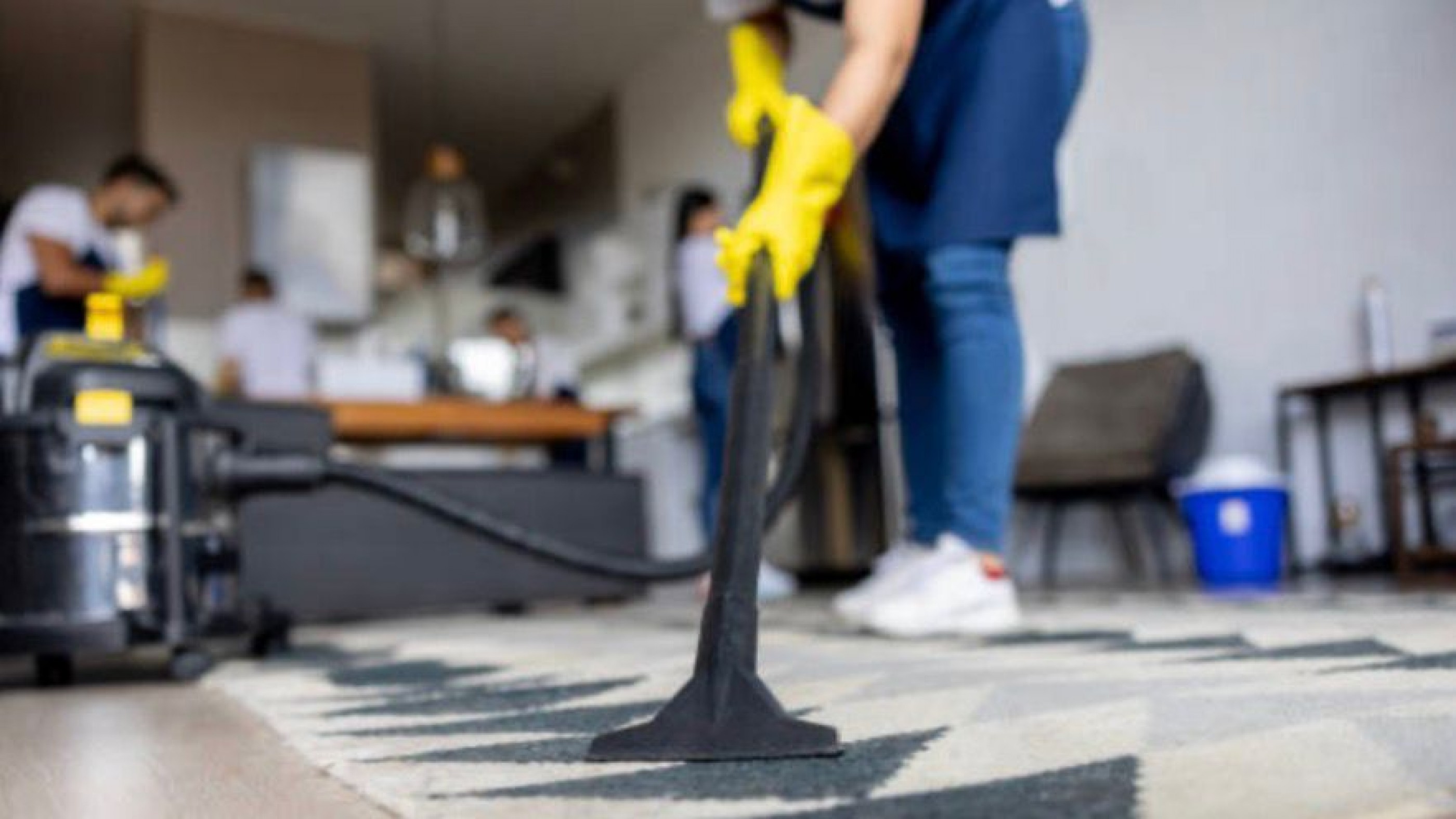 Empleadas domésticas acordaron un 3% de aumento en dos tramos y suman un bono