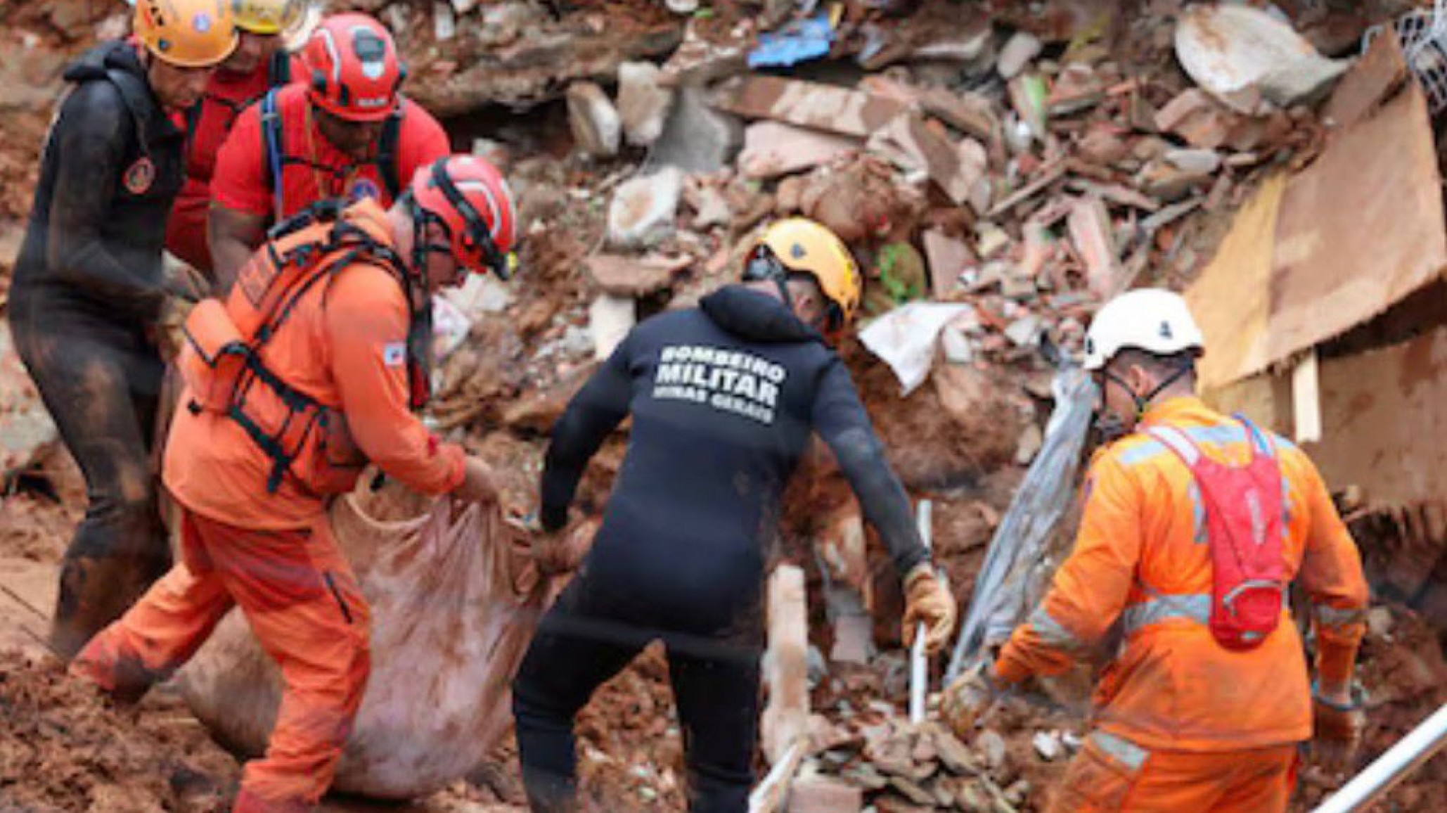 Suben a 64 las víctimas por el temporal en el sureste de Brasil