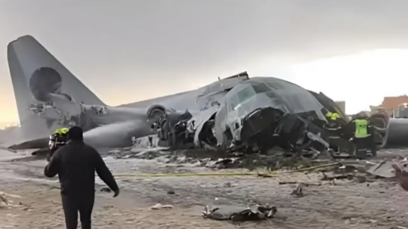 Tragedia en Bolivia: cayó un avión Hércules y hay al menos 15 muertos