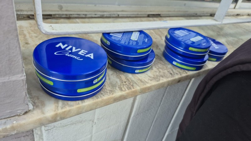 Detuvieron a una mujer por robo en una farmacia de Comodoro: se había llevado siete cremas