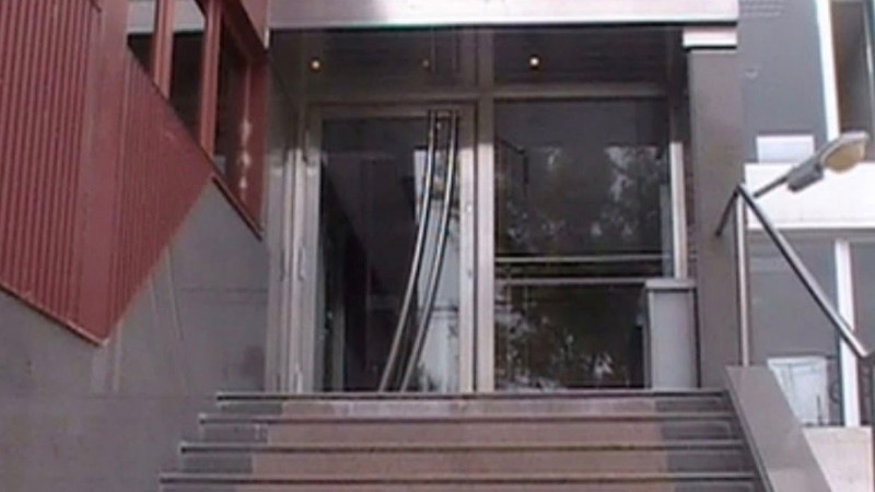 Detuvieron a un hombre acusado de abusar de su hijastra y embarazarla