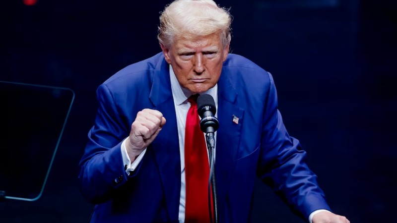 Donald Trump amenaza con una ofensiva "veinte veces más fuerte" tras el bloqueo del Estrecho de Ormuz