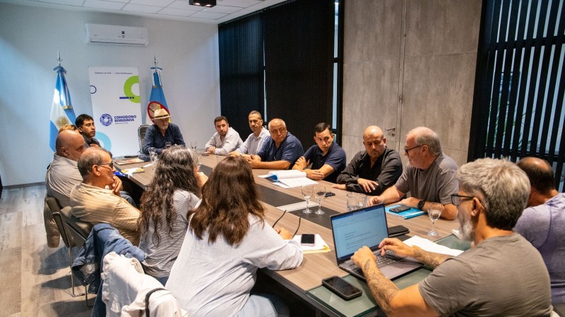 Othar recibió a vecinos afectados por el deslizamiento del cerro Hermitte y acordó con la SCPL restablecer el servicio de agua por zonas
