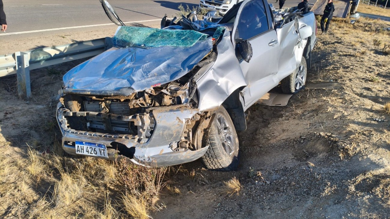 Vuelco en Ruta 3: conductor fue rescatado tras chocar con un guardarraíl en el ingreso a Rada Tilly