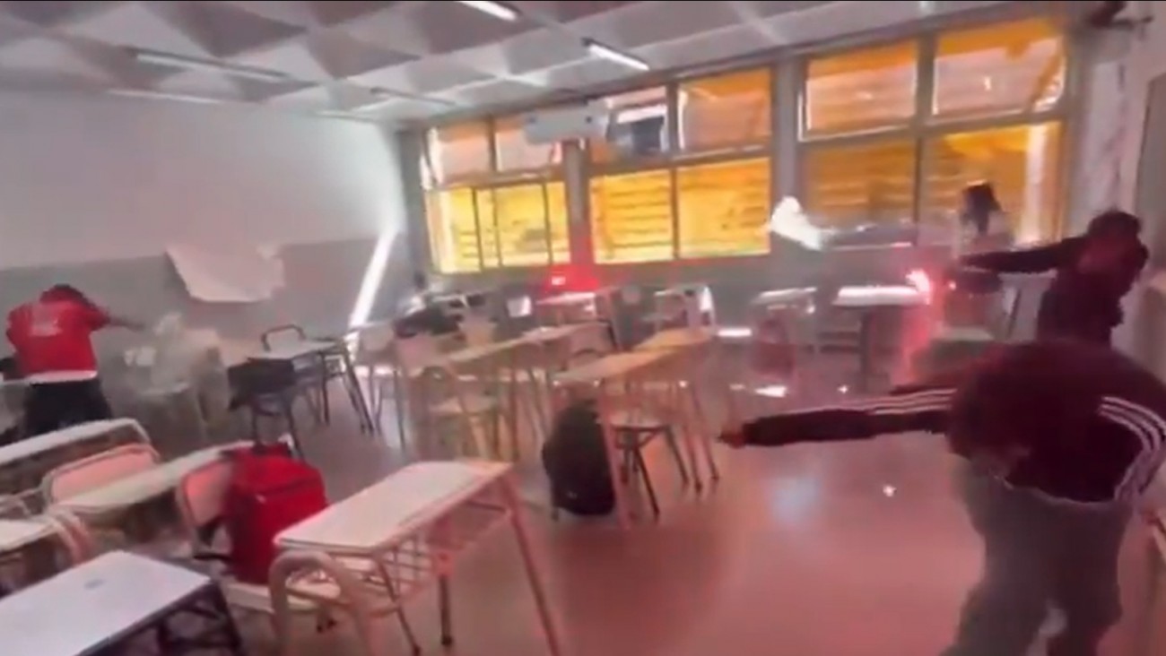 Peligro en el aula: alumnos de una escuela catamarqueña encendieron bengalas en plena clase