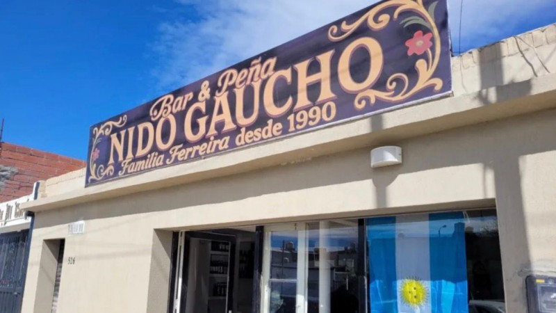 Vecinos del barrio Roca juntan firmas para que el bar Nido Gaucho se vaya del sector