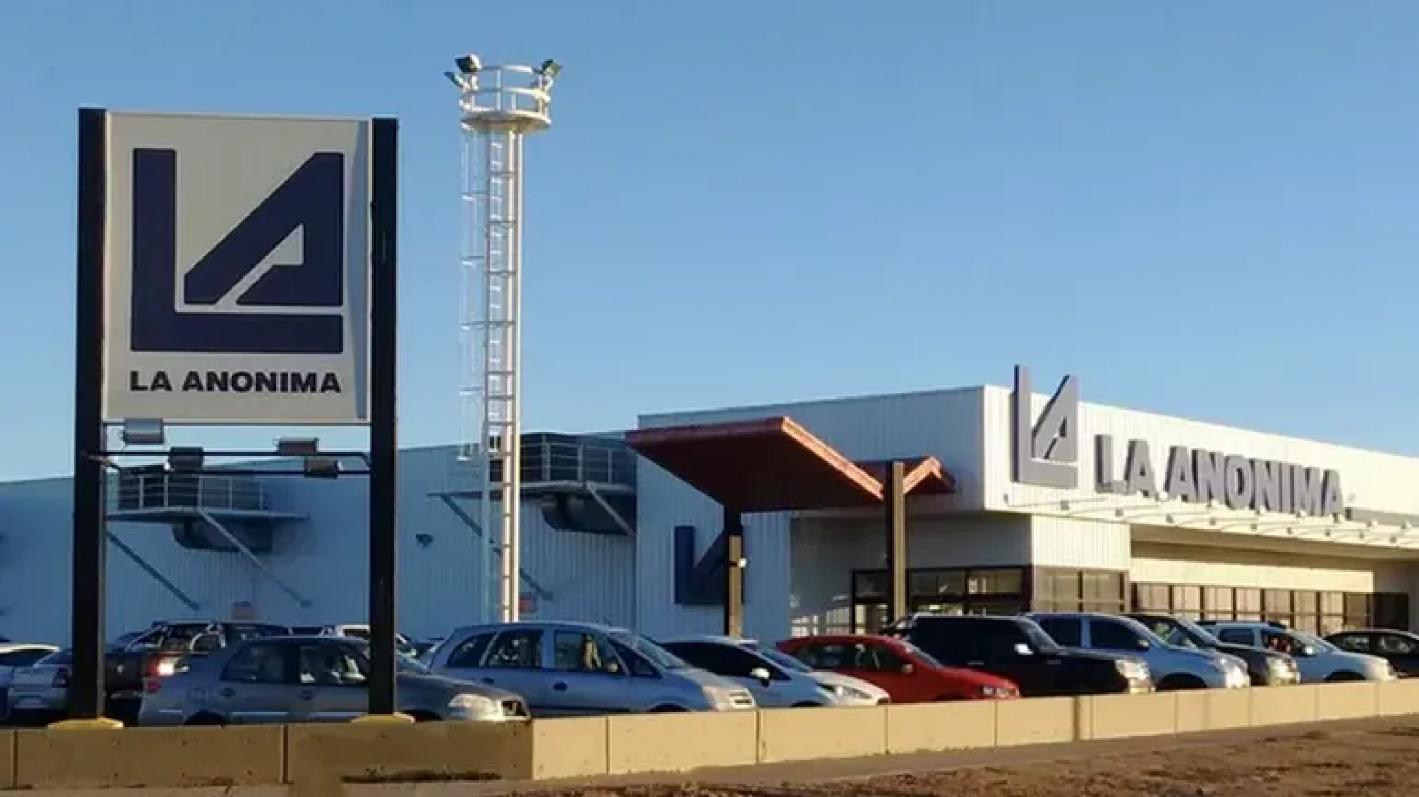 La Anónima dice que gana poco, pero compra 12 nuevos supermercados