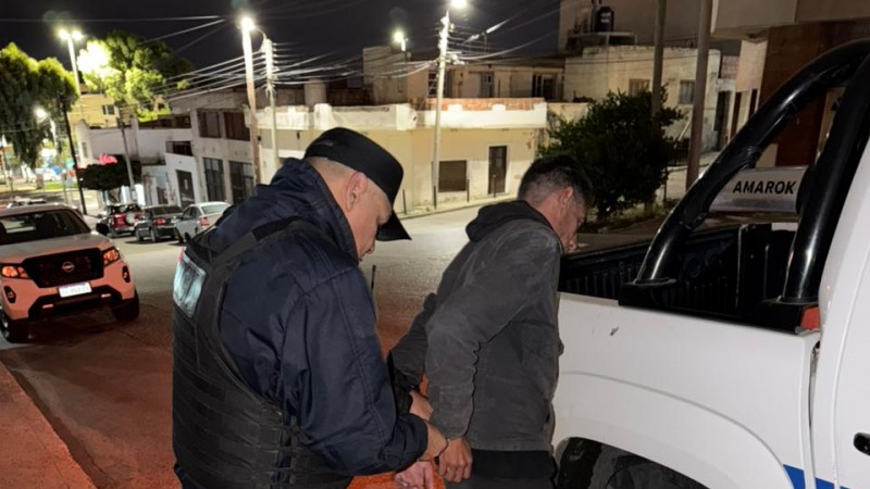 Lo identificaron en un control policial y tenía pedido de captura: terminó detenido