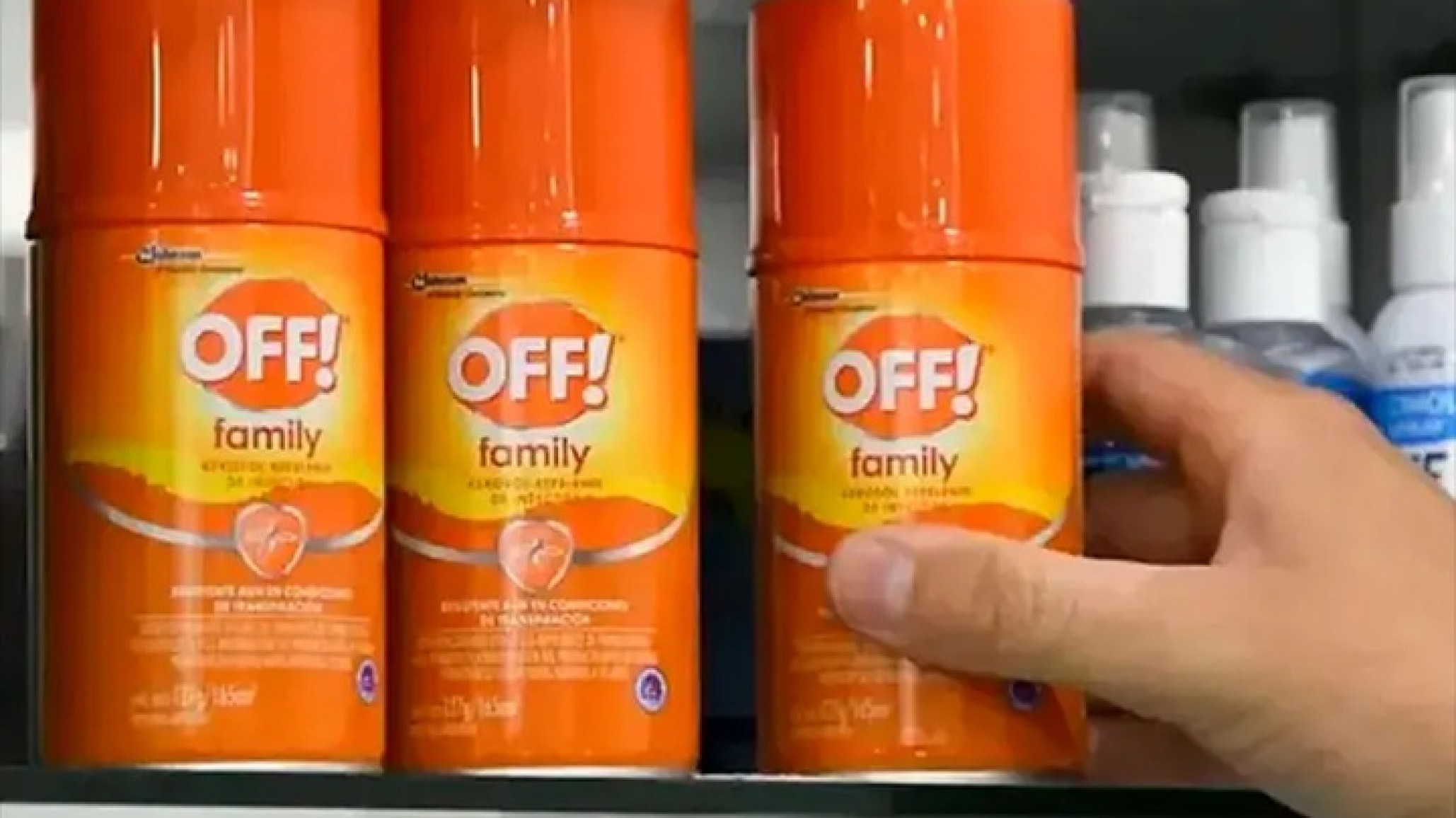 La ANMAT prohíbe la venta de un repelente "OFF!" trucho con etiquetas en chino