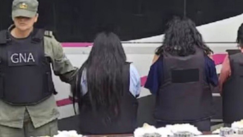 Detuvieron a 10 personas en Tucumán con más de 500 cápsulas de cocaína ingeridas