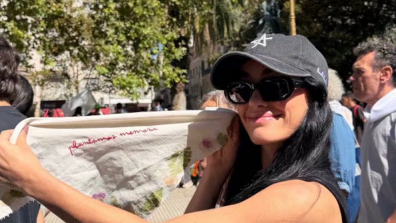 Lali Espósito marchó por el Día de la Memoria y compartió el mensaje "Donde hay que estar"