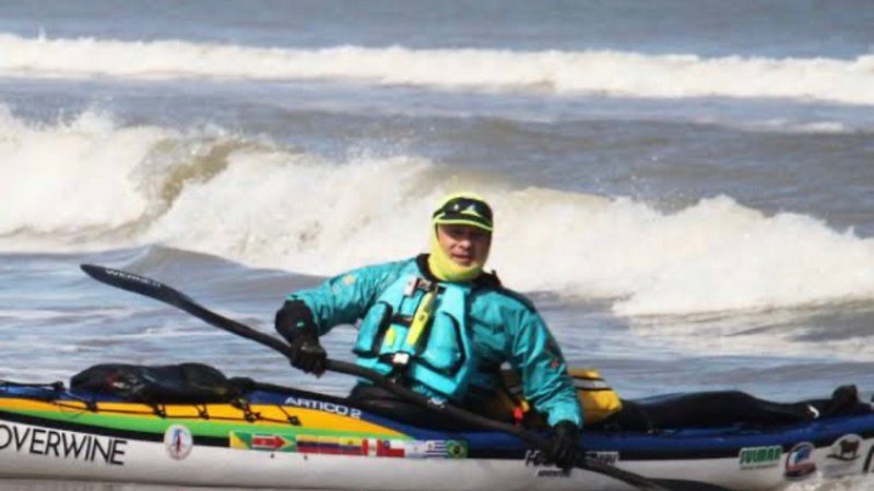 Un kayakista brasileño llega a Chubut en busca de un récord Guinness y dará charlas abiertas