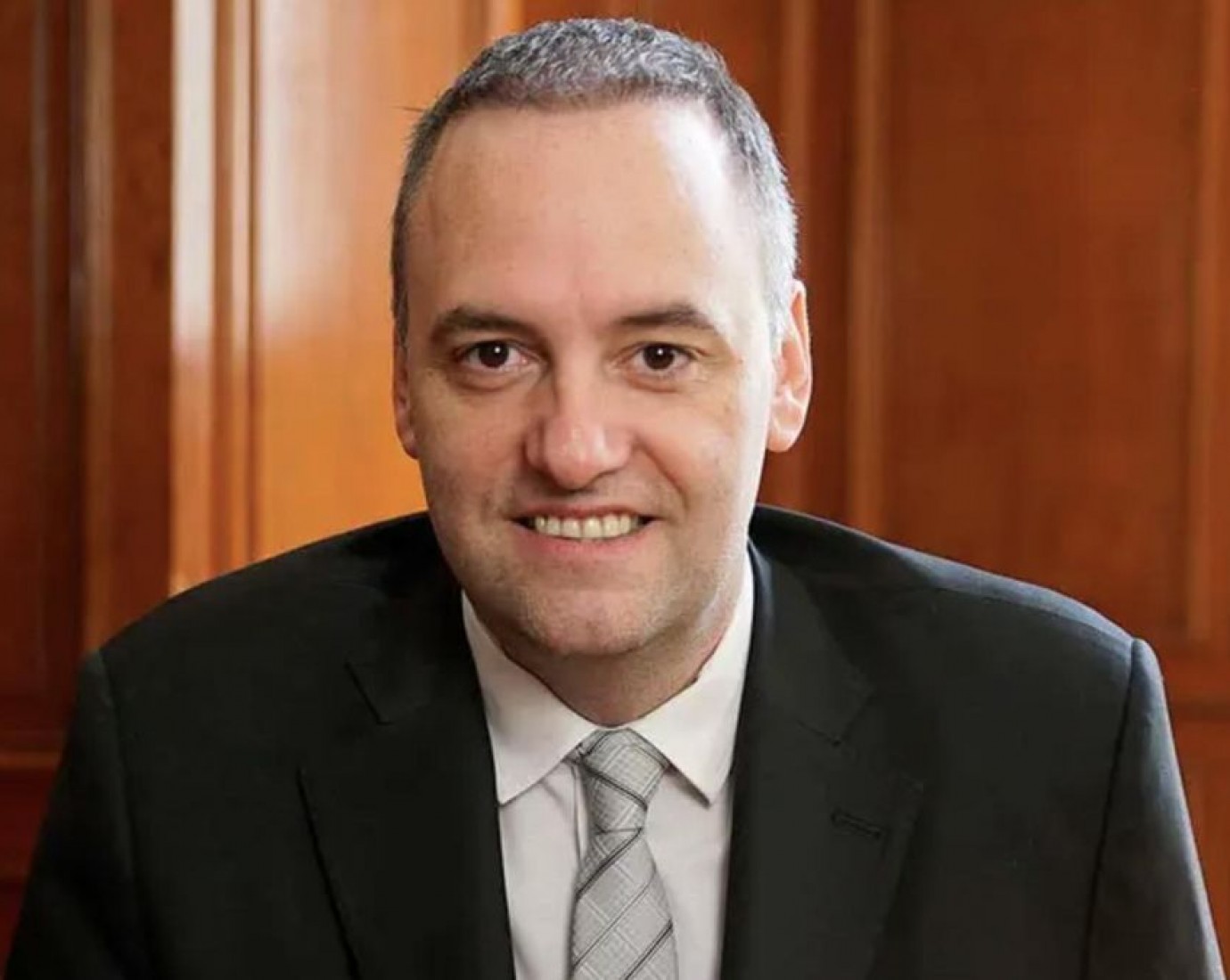 Se complica la situación de Adorni: la Justicia lo imputó por enriquecimiento ilícito