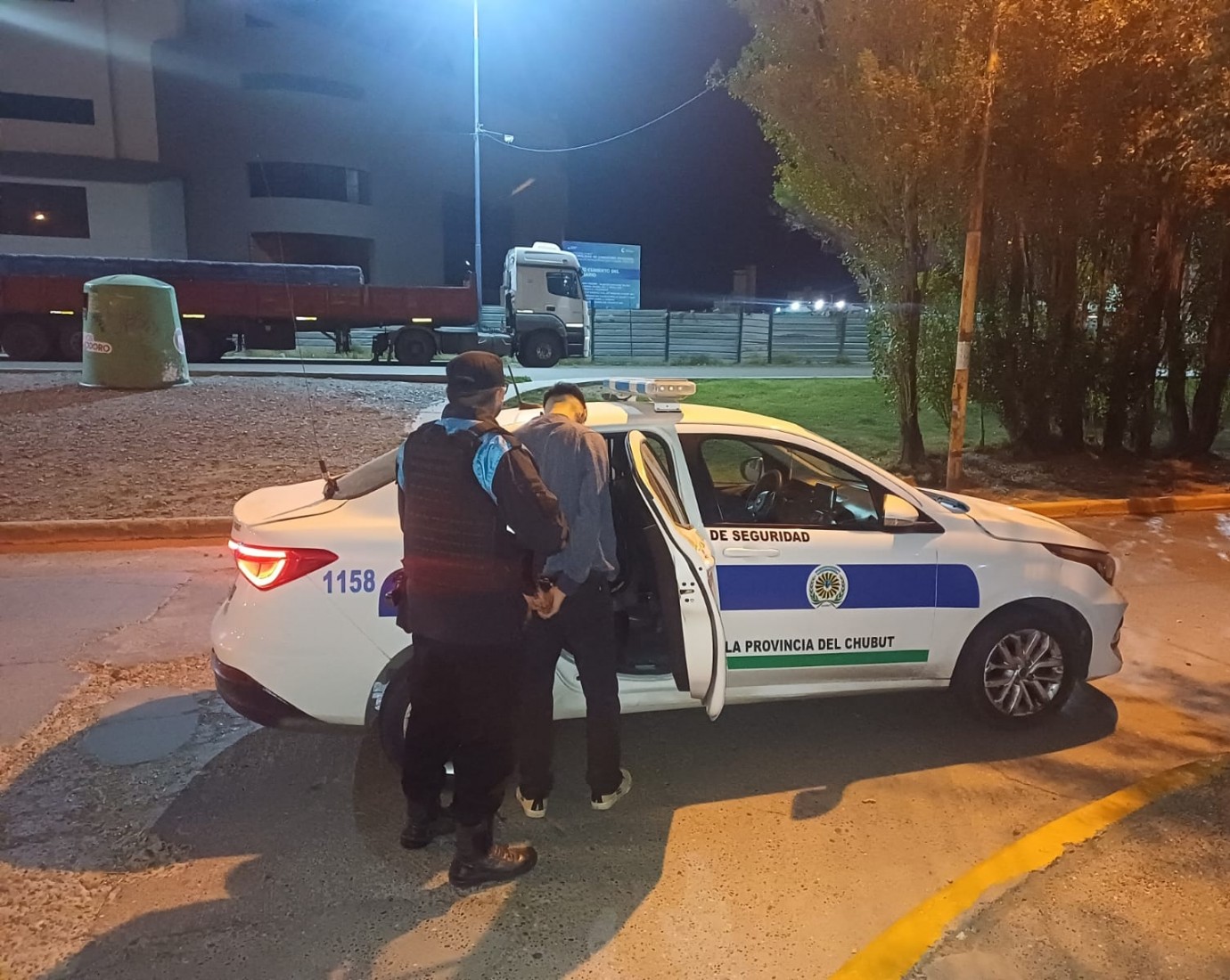 Borracho, agresivo y a los gritos en un edificio: terminó demorado en pleno centro