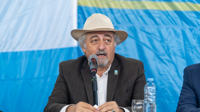 Othar Macharashvili habló sobre el transporte, Camuzzi y Cerro Hermitte: "Estamos trabajando para dar soluciones a las familias"