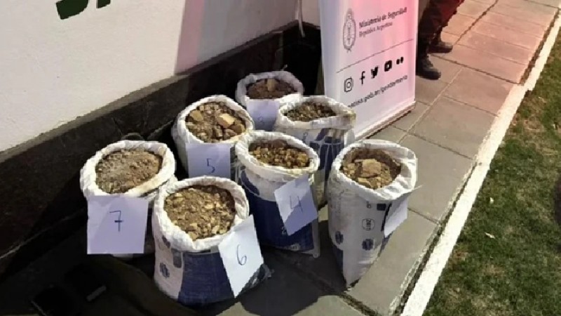 Gendarmería detuvo a cuatro chilenos tras ser descubiertos robando oro en la cordillera argentina