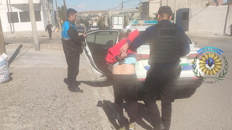 Comodoro: quiso robar dos huevos de pascua y fue detenido por los vecinos