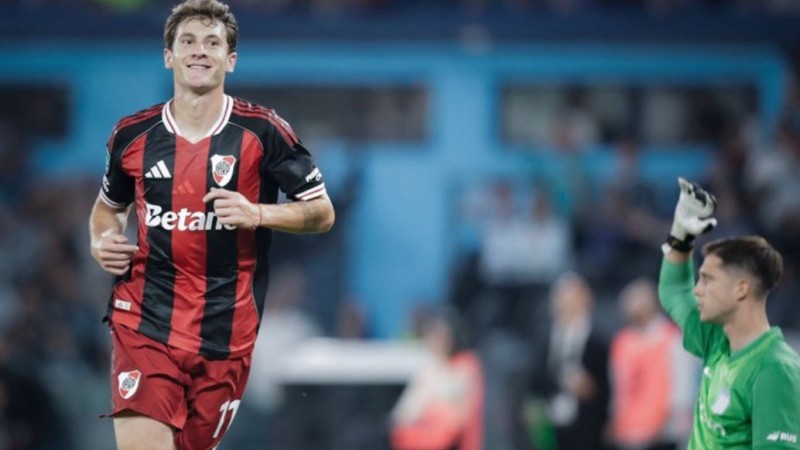 River aprovechó los errores de Racing y ganó 2 a 0 en Avellaneda