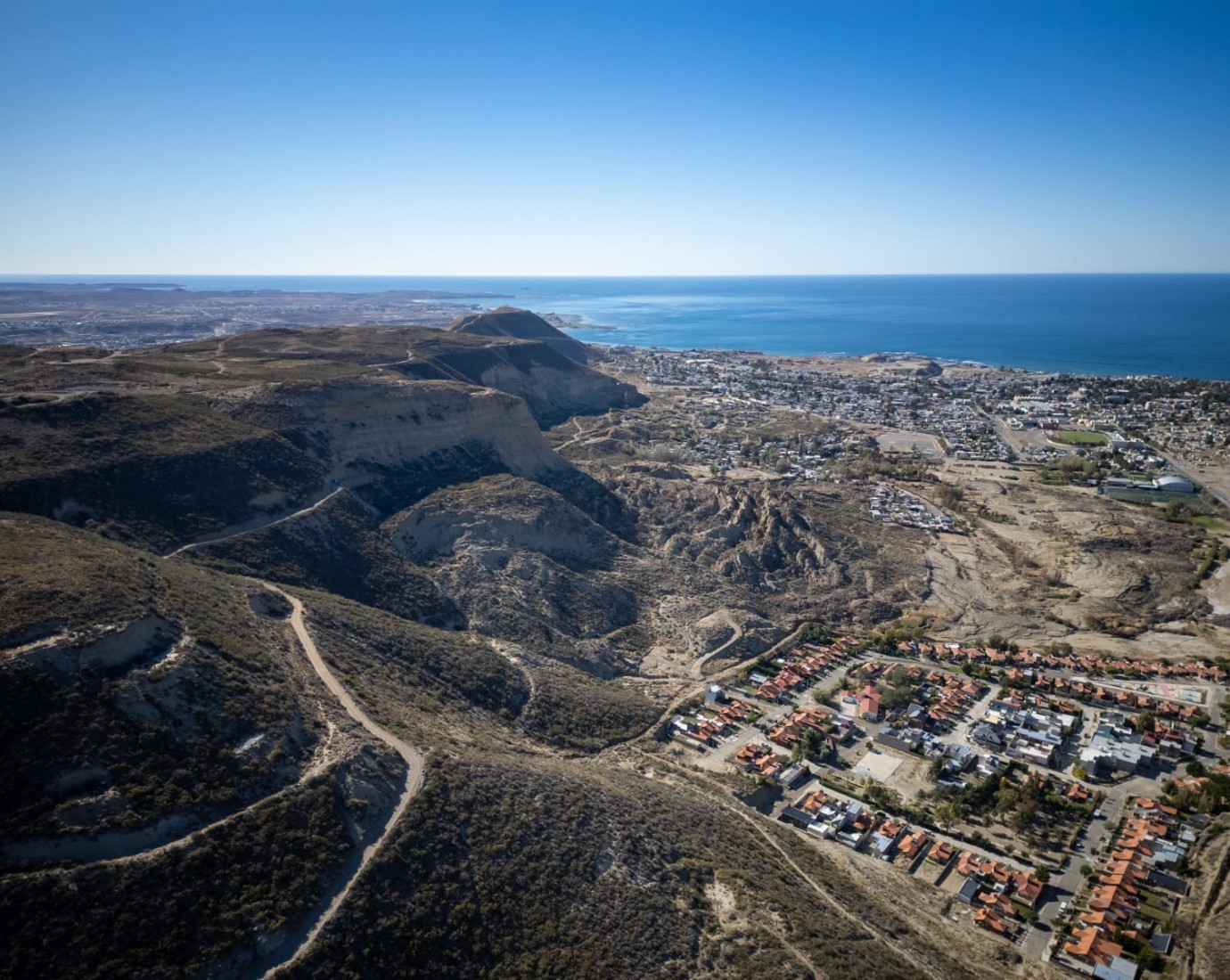Comodoro: Finalizan el camino de acceso al cerro Hermitte y preparan el sellado de grietas