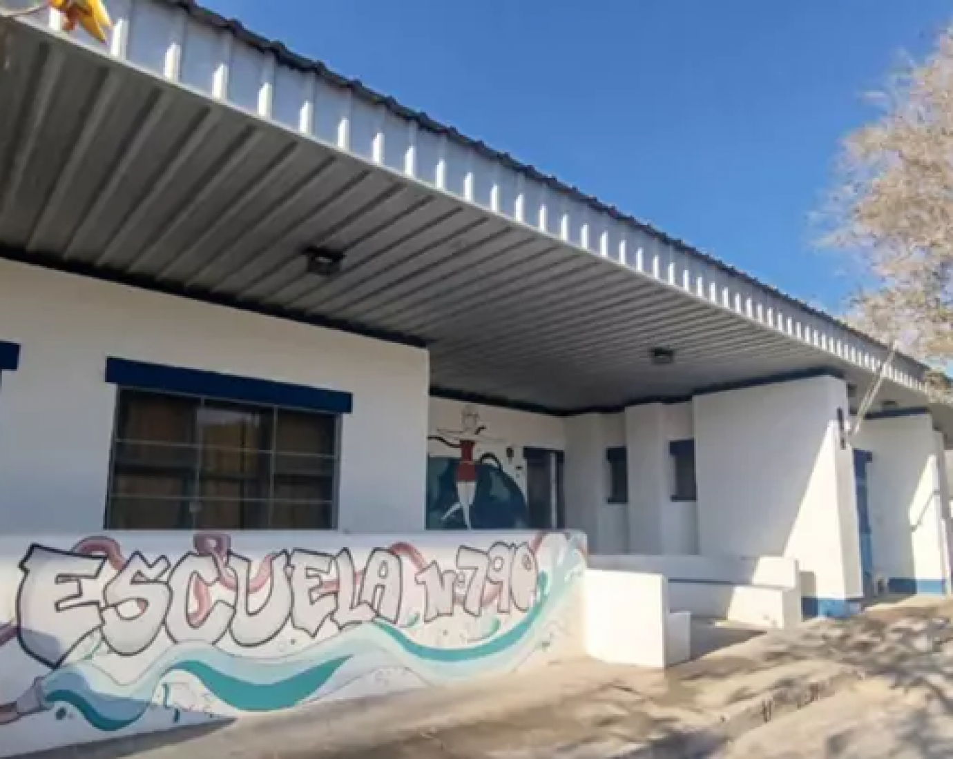 Evacuaron una escuela en Madryn por un mensaje intimidatorio en un baño: investigan si está vinculado a un reto viral