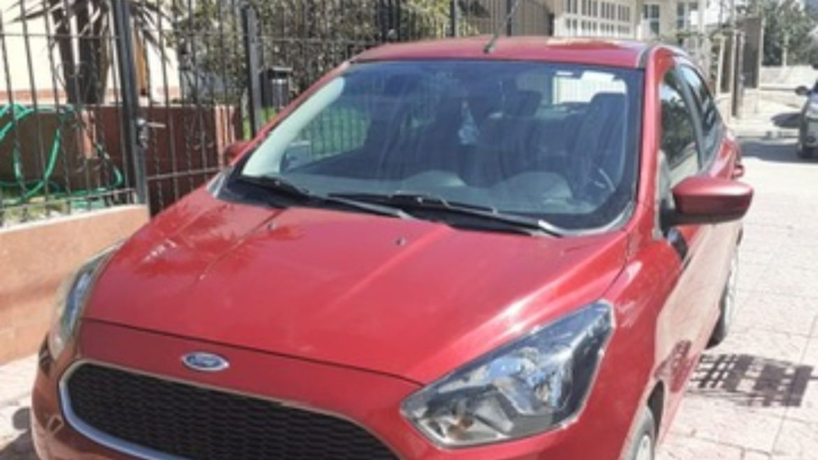 Robaron un auto en pleno centro durante la madrugada y piden ayuda para encontrarlo