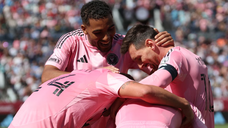 Inter Miami ganó en Denver con dos goles de Messi en el debut de Guillermo Hoyos