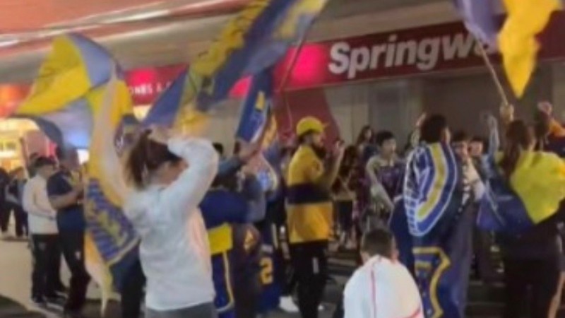 Hinchas de Boca celebraron en el centro de Comodoro tras el triunfo en el clásico