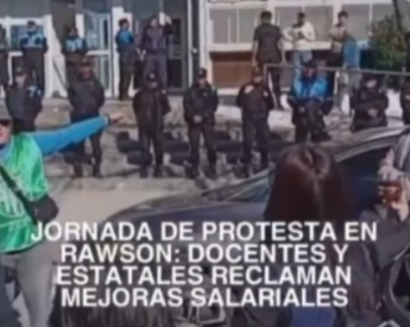 Jornada de protesta en Rawson: docentes y estatales reclaman mejoras salariales